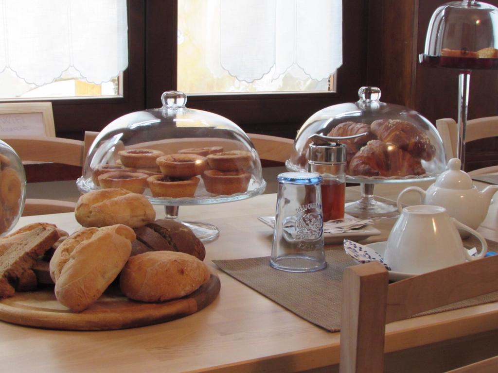 La Casa Dei Gatti Bed & Breakfast ลีโมเน เปียมอนเต ภายนอก รูปภาพ