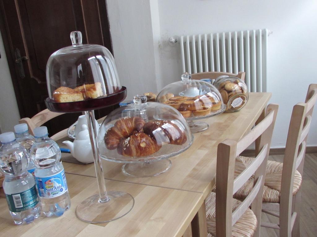 La Casa Dei Gatti Bed & Breakfast ลีโมเน เปียมอนเต ภายนอก รูปภาพ
