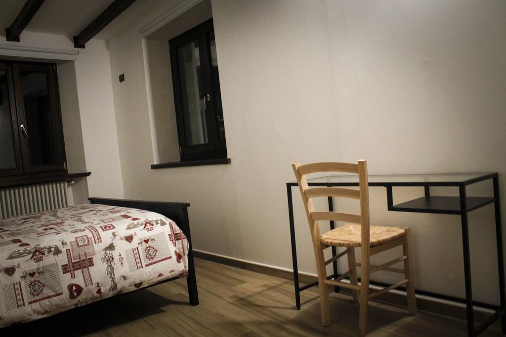 La Casa Dei Gatti Bed & Breakfast ลีโมเน เปียมอนเต ห้อง รูปภาพ